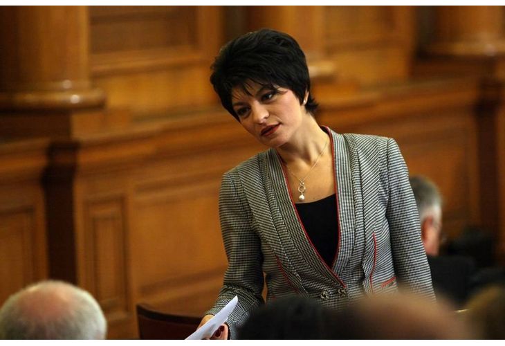 Десислава Атанасова Десислава Атанасова